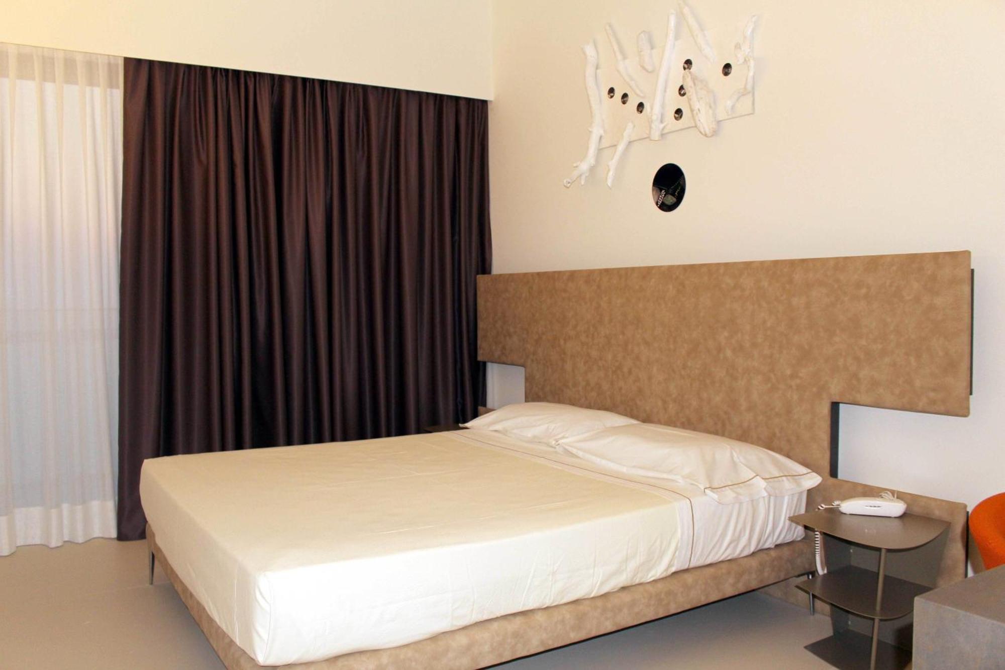 Hotel Cristallo Senigália Quarto foto